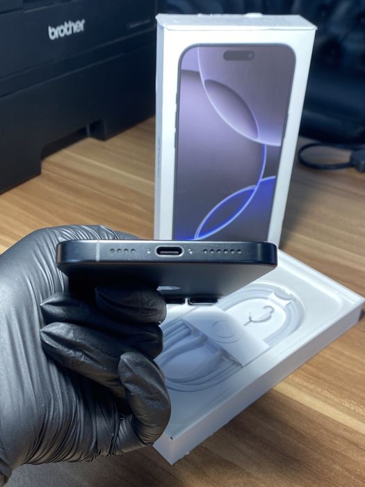 iPhone 16 Pro Max • 256 GB • Black Titanium