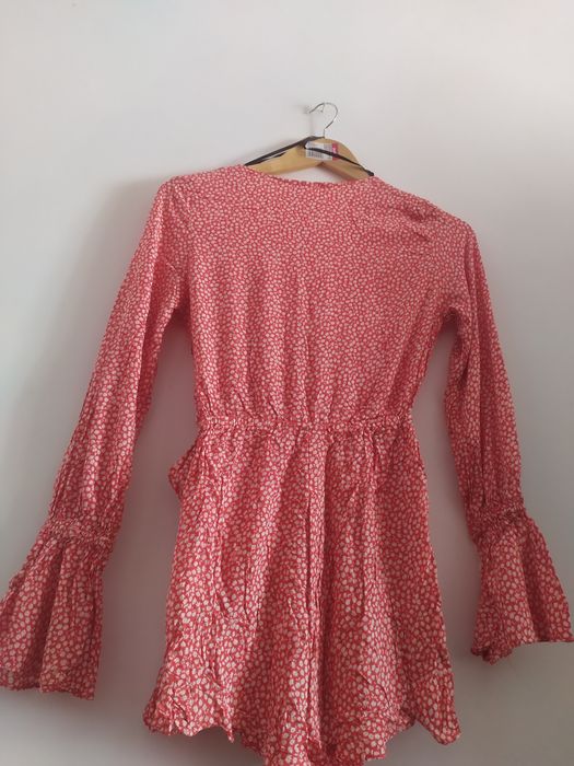 Нежен гащеризон от приятна , лека материя.