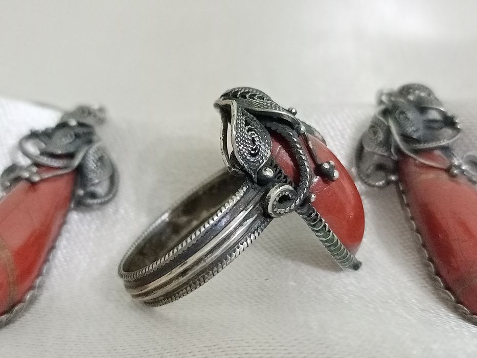 Серебряный комплект.