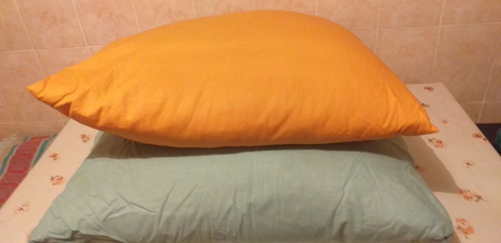 Продам подушки ,одеяла   , простыни ,пододеяльники
