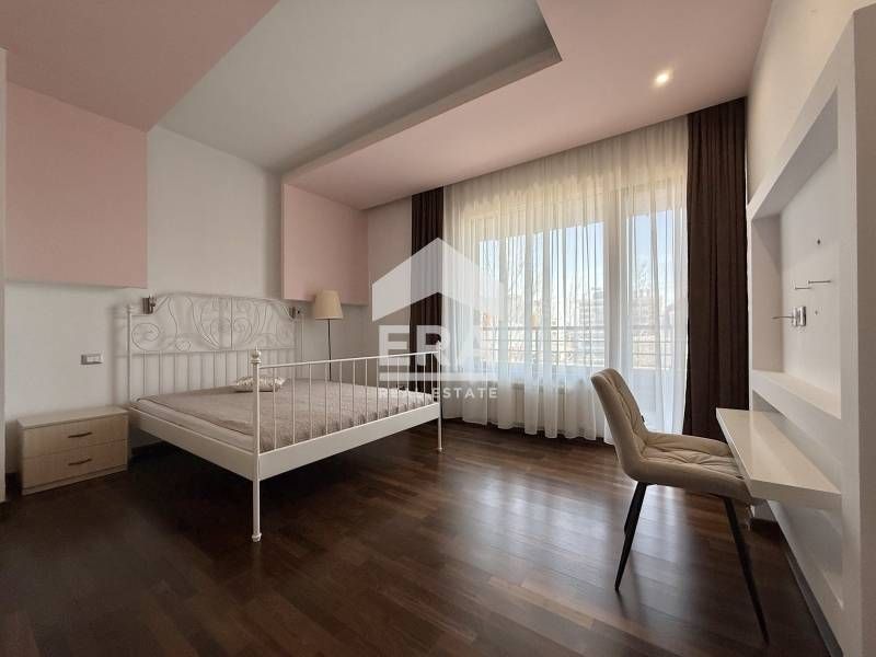 Луксозен четиристаен апартамент под наем с просторна тераса в комплекс