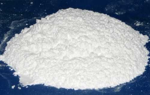 Мел кормовой, кальций-карбонат (CaCO₃).