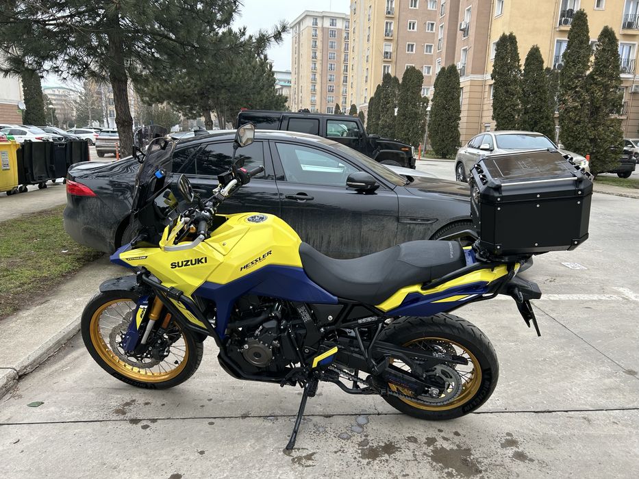 Suzuki V-Strom 800DE 2023 – Echipare Premium (~3.000€ accesorii)