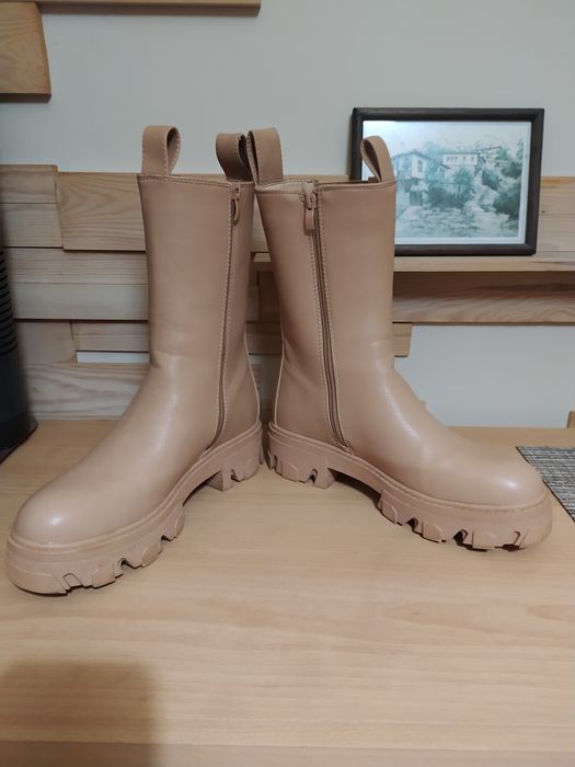 Trussardi и бежови боти