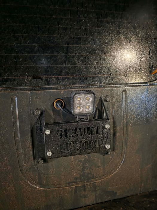 Стойка на мястото на резервната гума