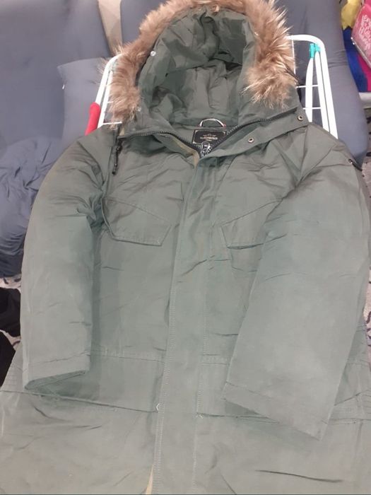 Продам пуховик для мальчика подростка