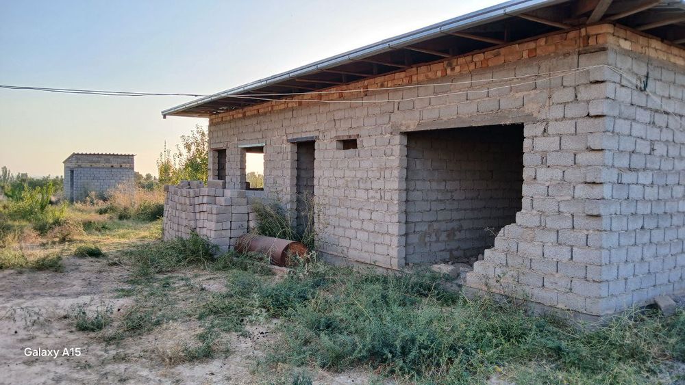 Uy sotiladi 12 sotix uchastka