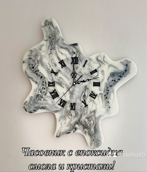 Часовник от епоксидна смола и кристали