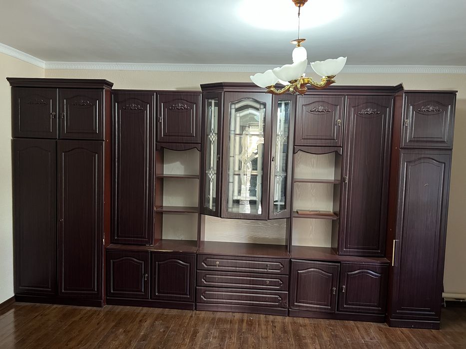 Stenka mebel sotiladi