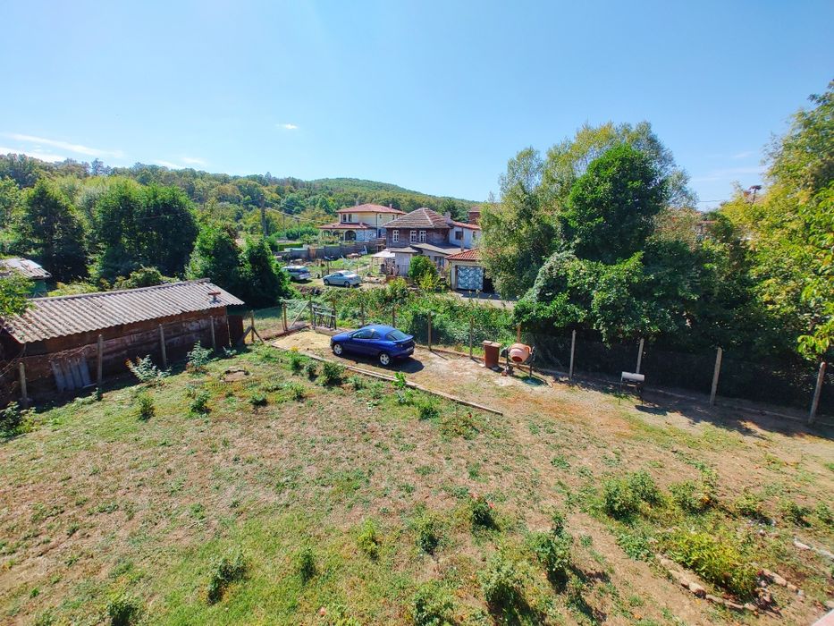 Собственикът продава еднофамилна къщата. На 18 км от гр. Приморско.