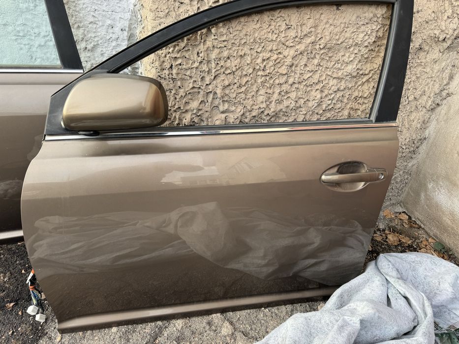 Двери Тойота Авенсис