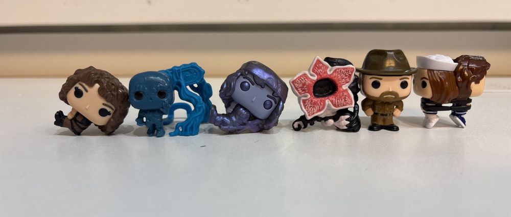 Фигурки очень странные дела