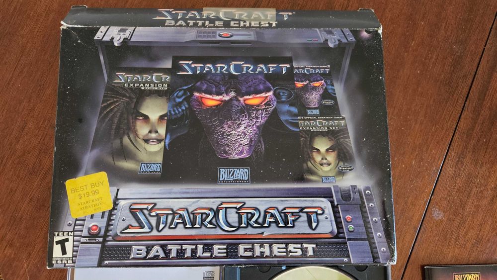 Продавам Starcraft BattleChest