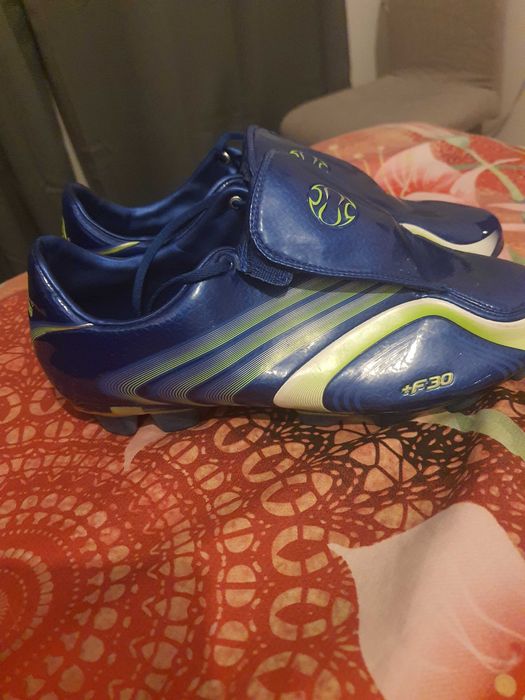 Футболни обувки Адидас F30