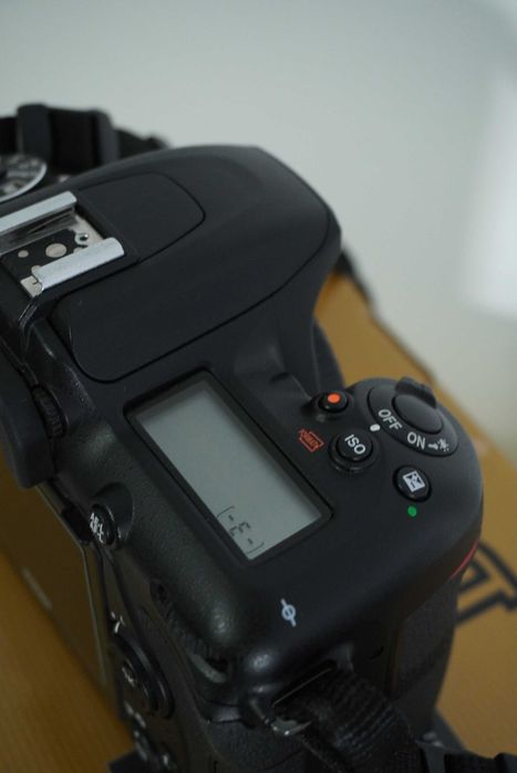 Nikon D7500 body 24k cadre  +2 baterii, Nikon dx 35mm f1.8