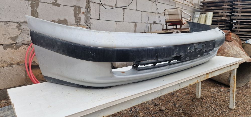 Бампер на тойота Карина Е