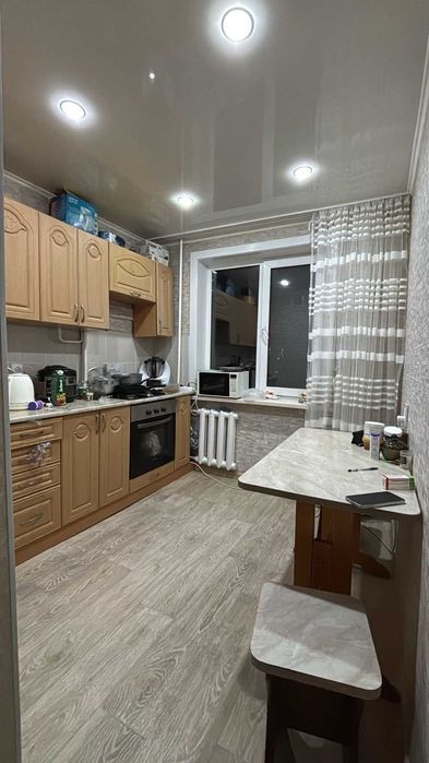 Продается светлая двухкомнатная квартира в районе. 8 школа