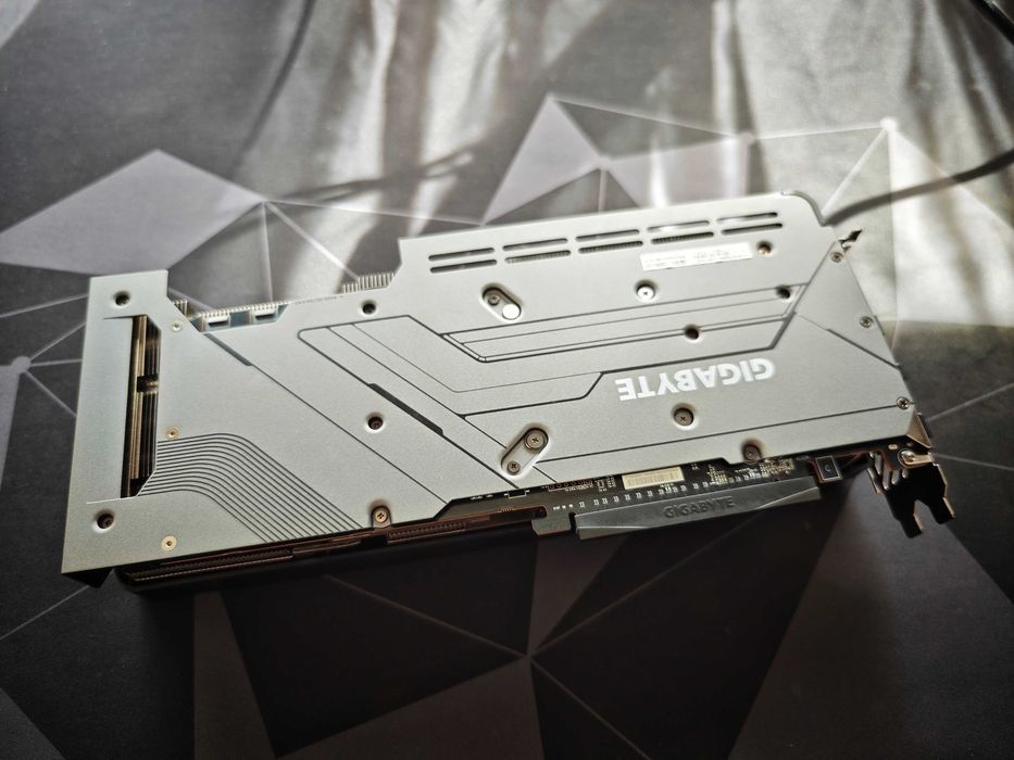Видео карта AMD Radeon RX 7800 XT - силно запазена с 2 години гранция