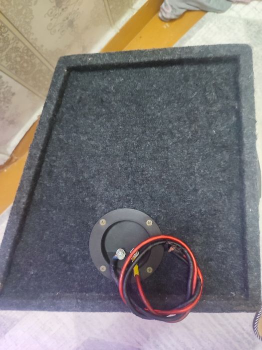 Продам сабвуфер с коробом