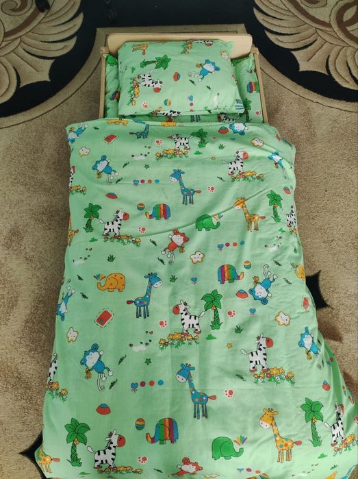 Bolalar uchun krovat va korpa toshak nabori sotiladi