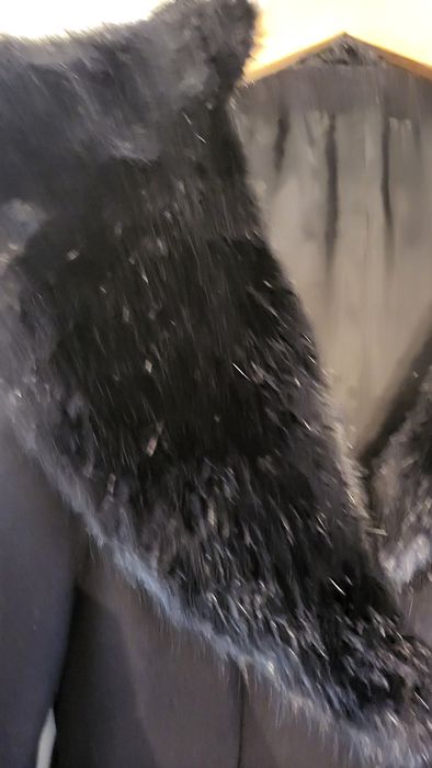 Palton lână, negru,scurt,mărimea 42 ,guler de blana,femei