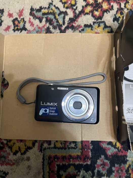Продам цифровую фотокамеру Panasonic