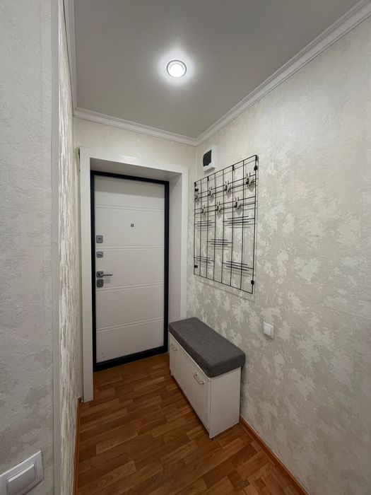 продам 2 х комн по Абая