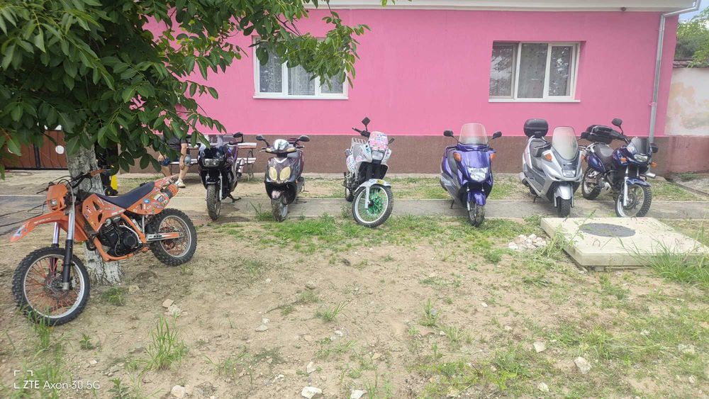 Motocicleta de teren și scuter