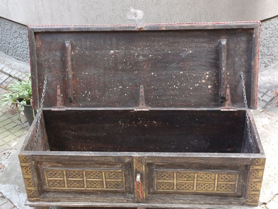 Comoda veche orientală