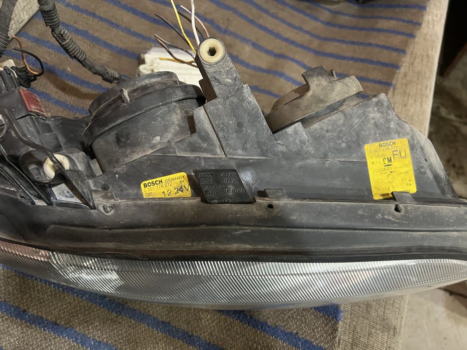 Продам фары оригинал ксенон.