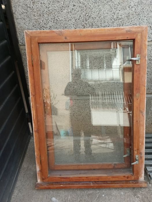 Продавам дървена дограма