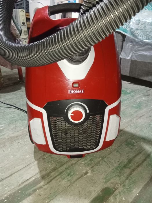 Тохмас  пылесос рабочая продается.