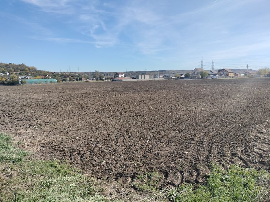 Teren intravilan de 1100 mp, la 2.5 km de Slatina loc. Proaspeți