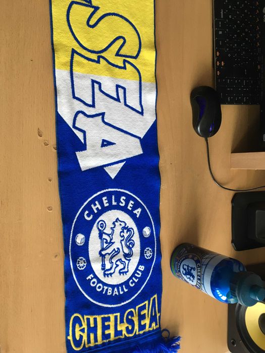 Шал и бутилка за вода Челси