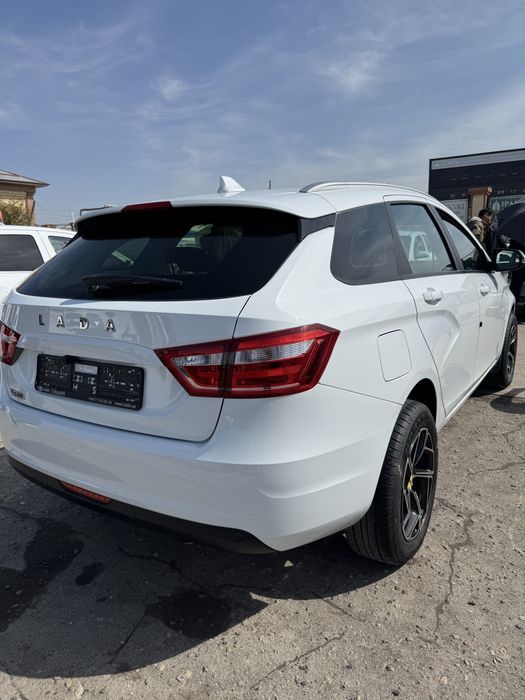 Lada vesta sw 2022 yil kraska toza 43000 km halol srochna sotiladi