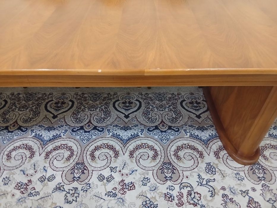 Стол для гостиной без стульев