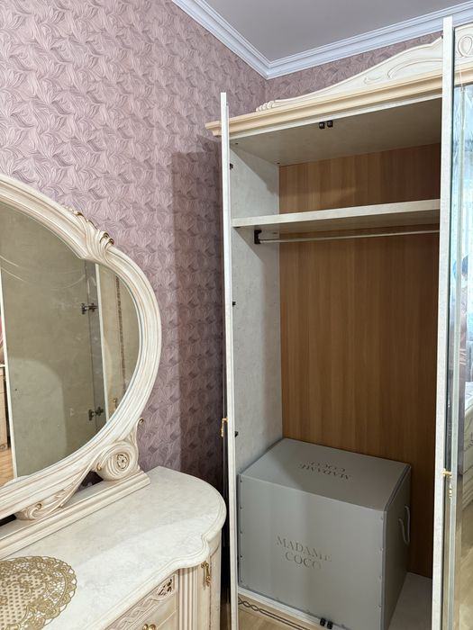 Продам спальный гарнитур