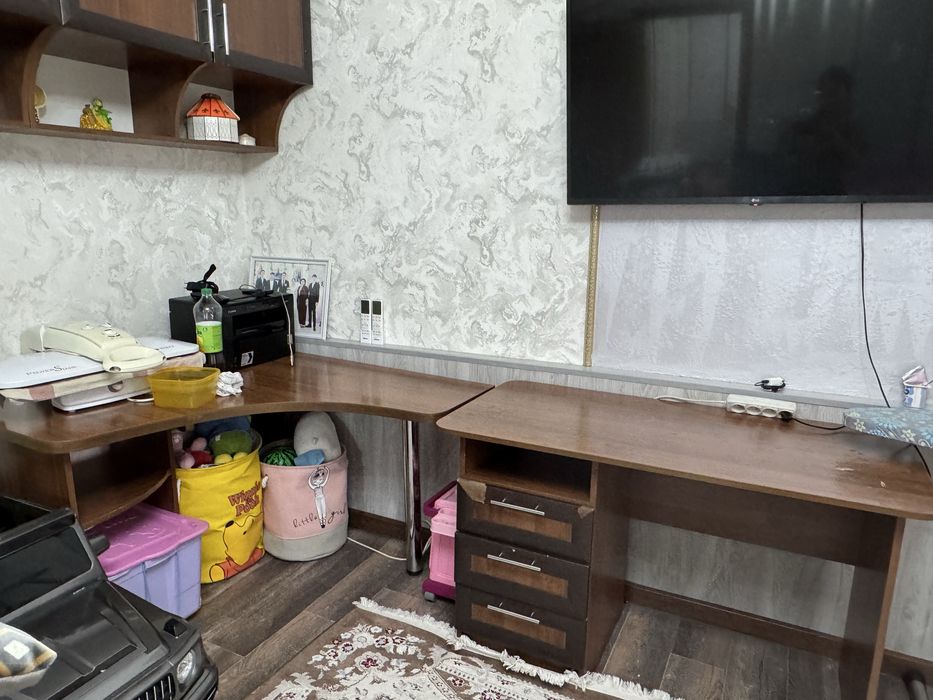 Продам компьютерный стол.