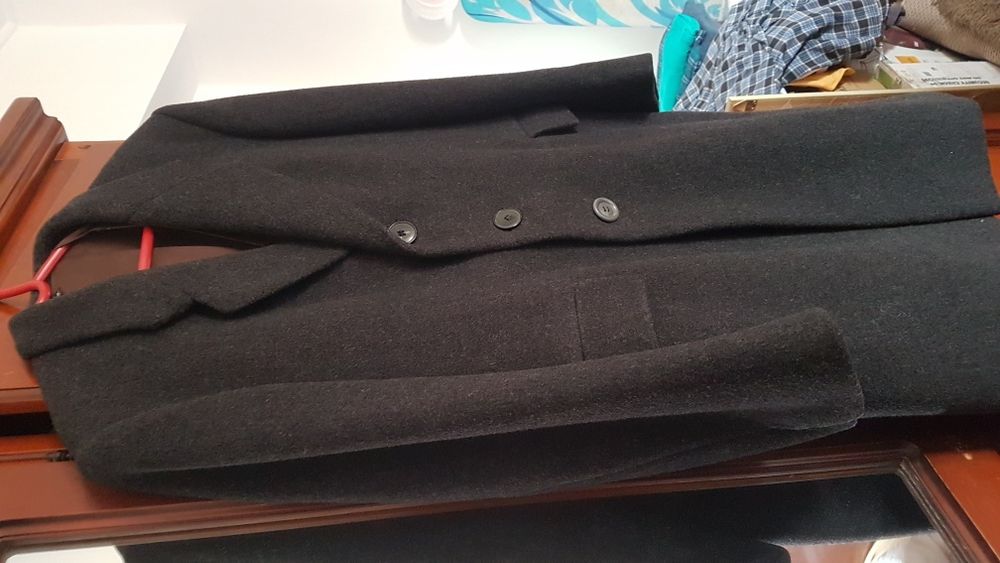 Trei Paltoane mărimea 46 și 50