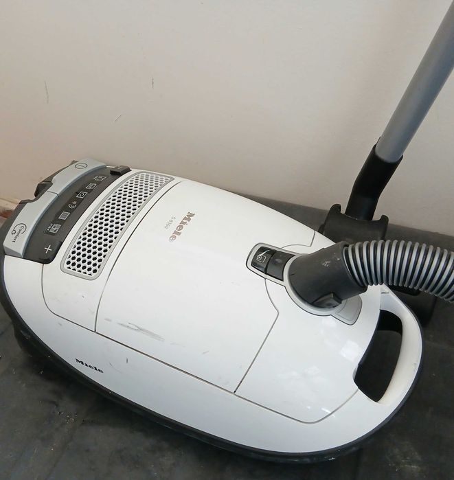 Прахосмукачка MIELE 1200W