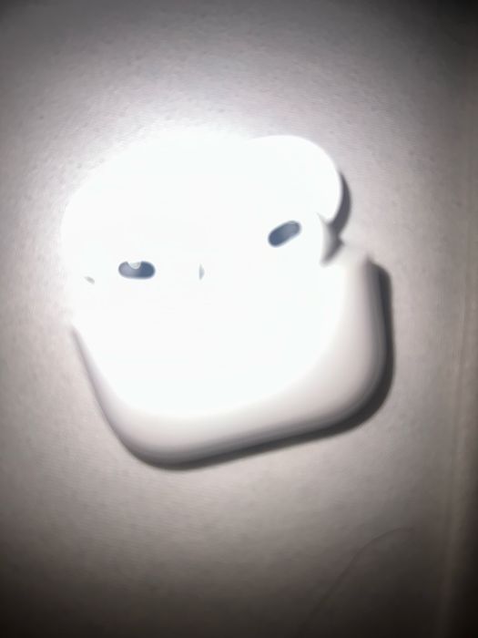 AirPods 3 почти чисто нови