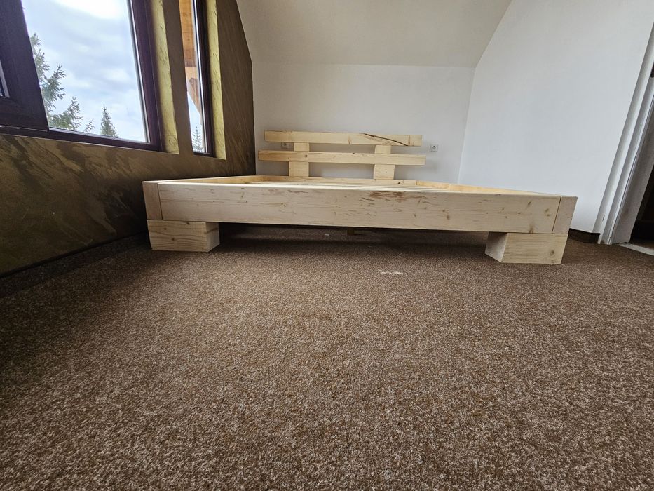 Producător pat lemn masiv