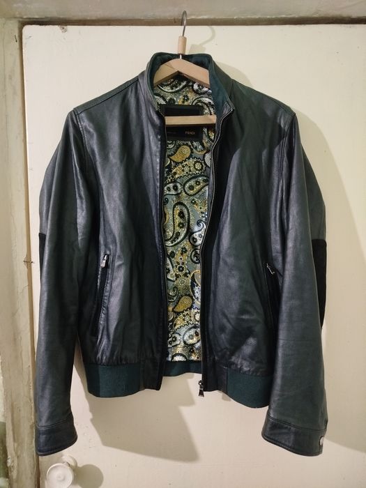 Продам кожаные куртки.