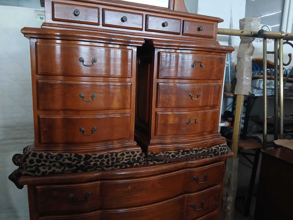 Comoda cu Oglinda si 2 Noptiere