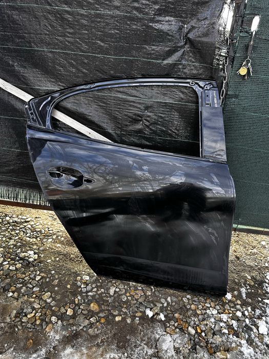 Ușă dreapya spate mazda 3.sedan.cod:bcjh72010..