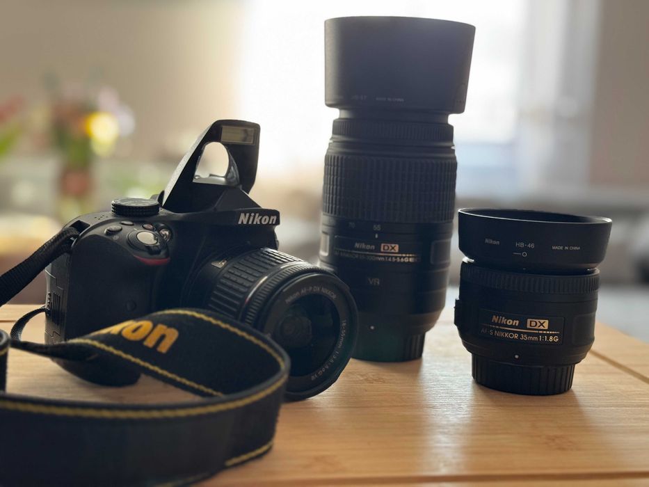 DSLR Nikon D3300 24.2MP + 18-55mm f/3.5 + 35mm f/1.8 + 55-300mm f/4.5