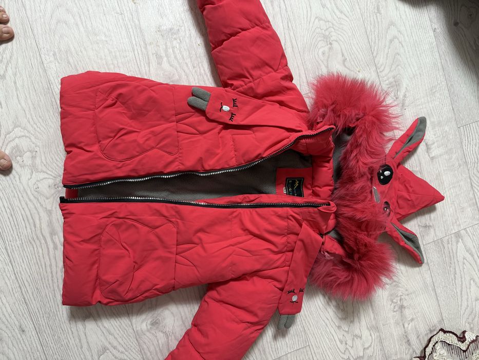 Продам зимнию куртку на 4-5лет