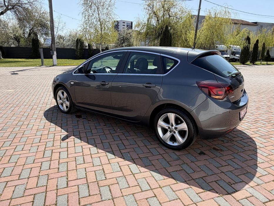 OPEL ASTRA j 1.6 benzina  clasic AUTOMATA AN 2012