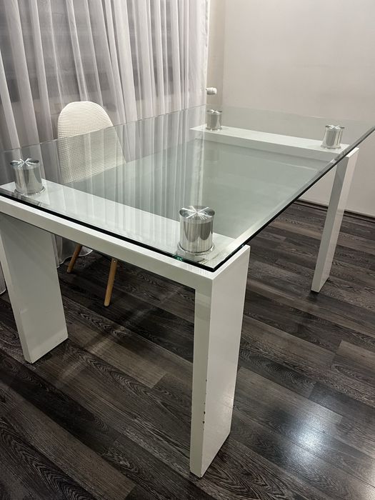 Трапезарна стъклена маса