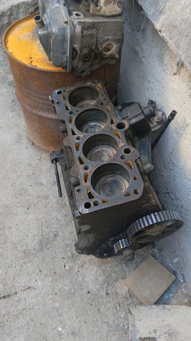 Двигатель Пассат 1.8